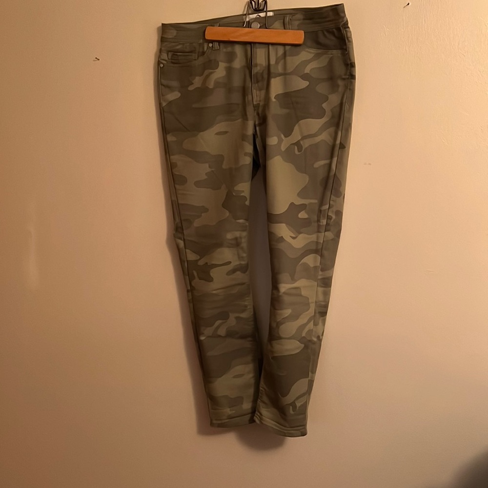 Women’s camouflage skinny pants
